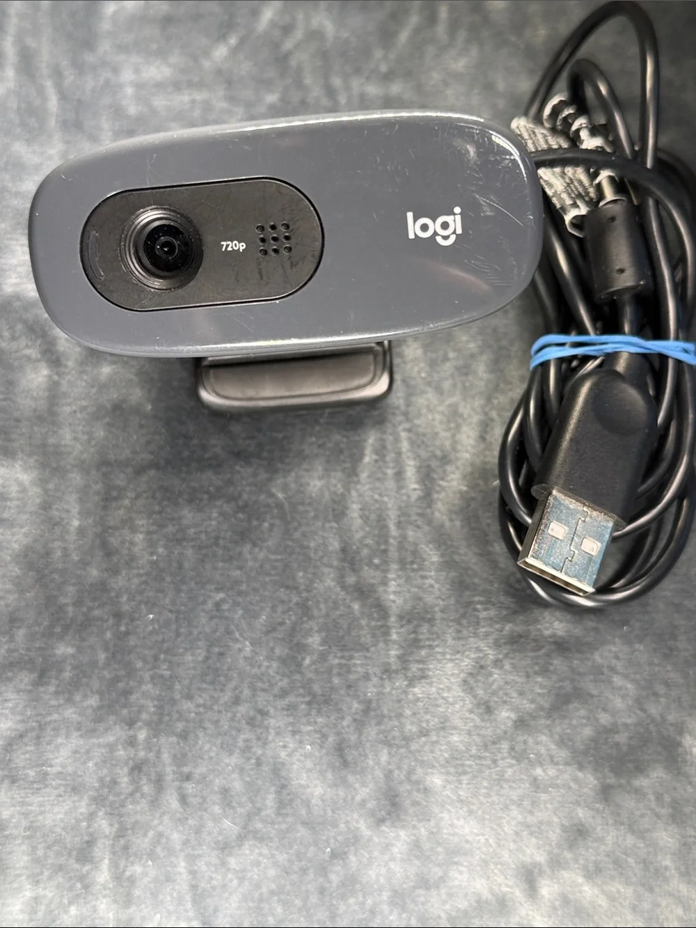 Logitech 720p USB Webcam in Dark Gray and Black (with free mouse)